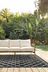 Varia Trellis Black Outdoor Rug